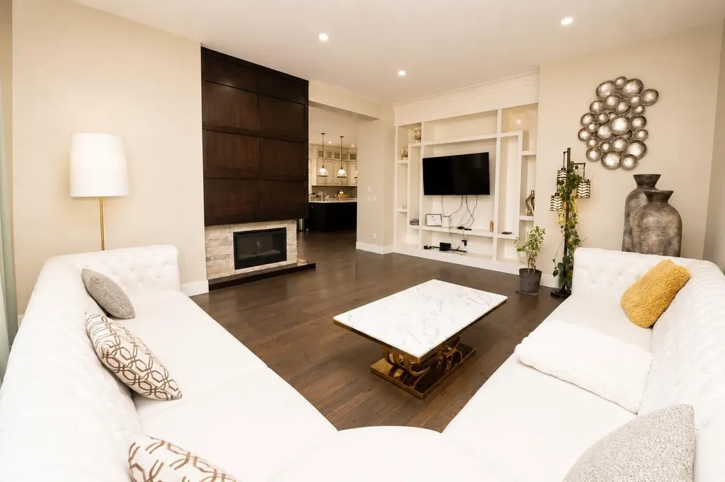772 East Lakeview Road Chestermere AB T1X1B1