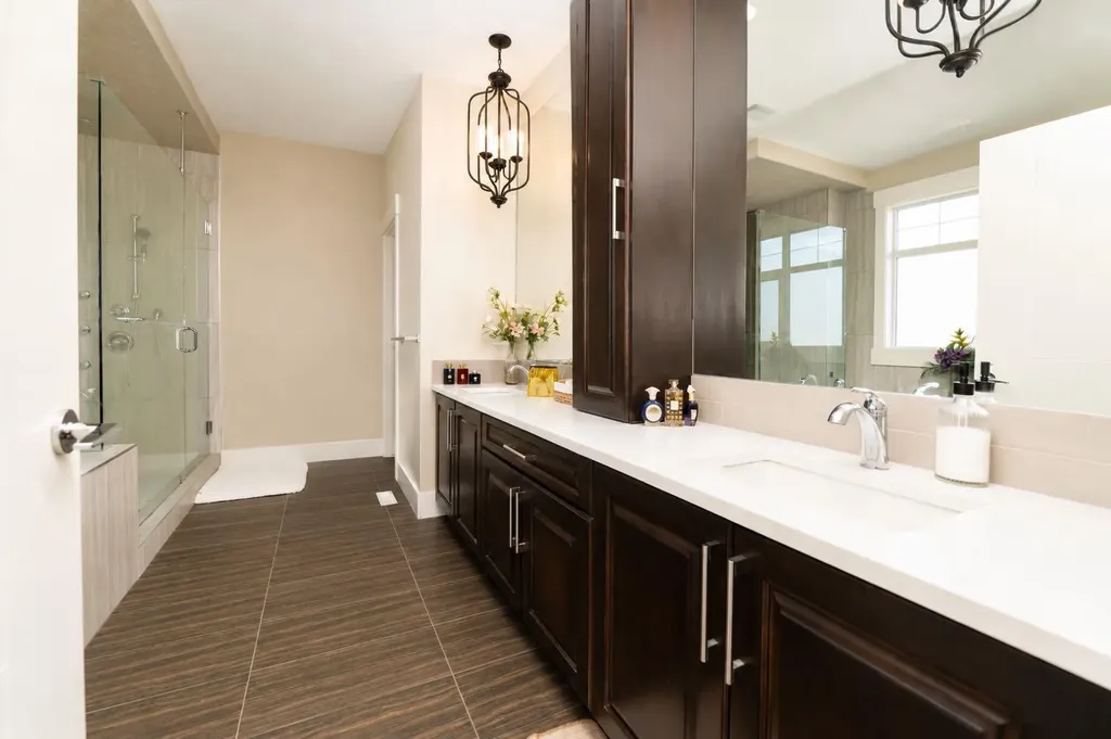 772 East Lakeview Road Chestermere AB T1X1B1