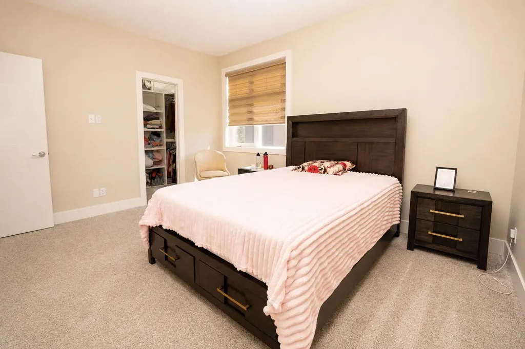 772 East Lakeview Road Chestermere AB T1X1B1