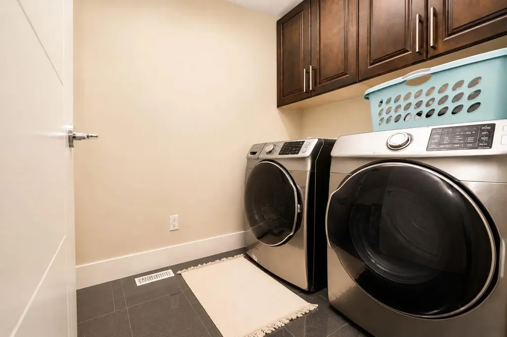 772 East Lakeview Road Chestermere AB T1X1B1