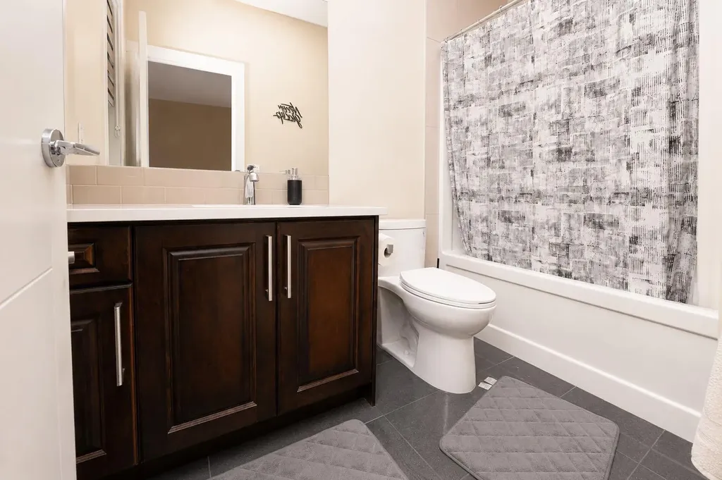 772 East Lakeview Road Chestermere AB T1X1B1