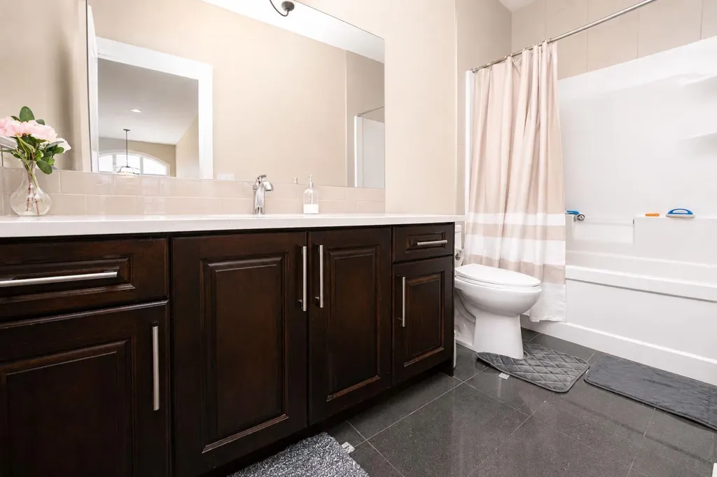 772 East Lakeview Road Chestermere AB T1X1B1