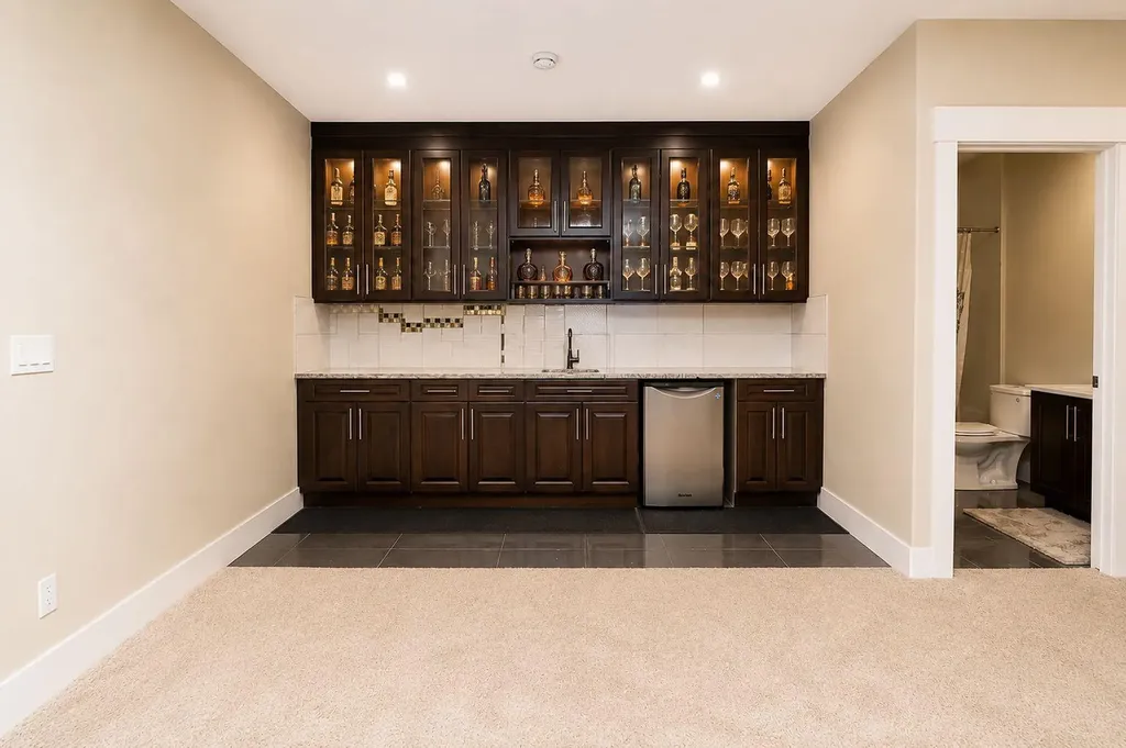 772 East Lakeview Road Chestermere AB T1X1B1