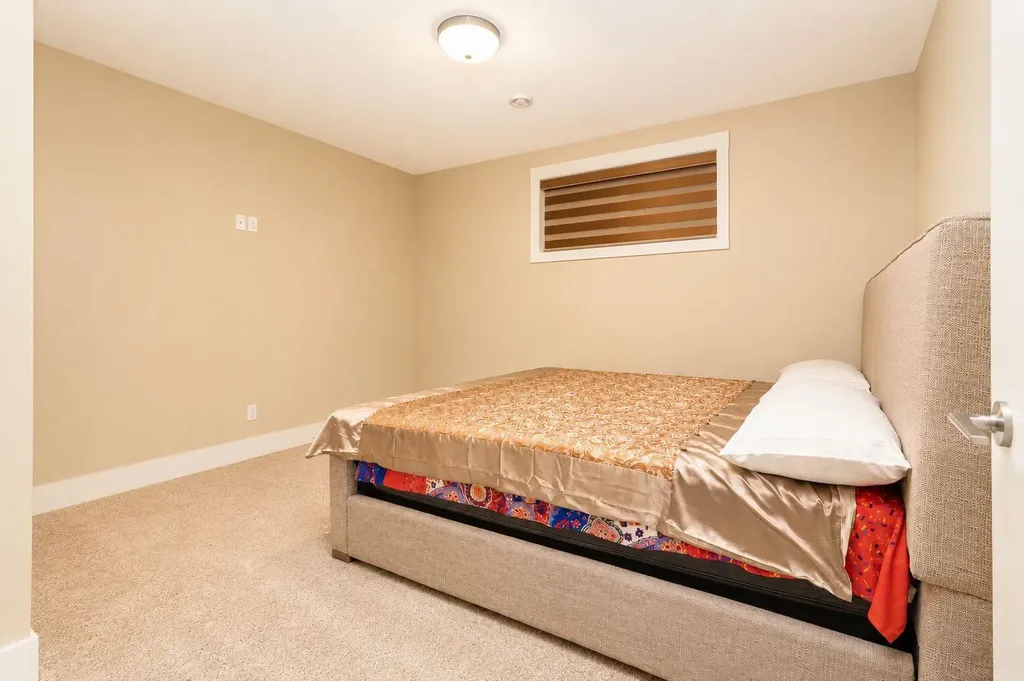 772 East Lakeview Road Chestermere AB T1X1B1