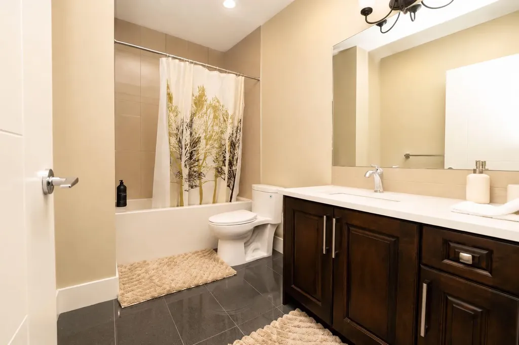 772 East Lakeview Road Chestermere AB T1X1B1