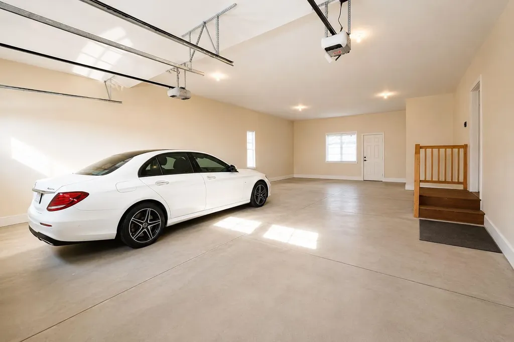 772 East Lakeview Road Chestermere AB T1X1B1