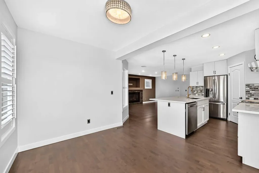 98 Panamount Villas NW Calgary AB T3K 0A4