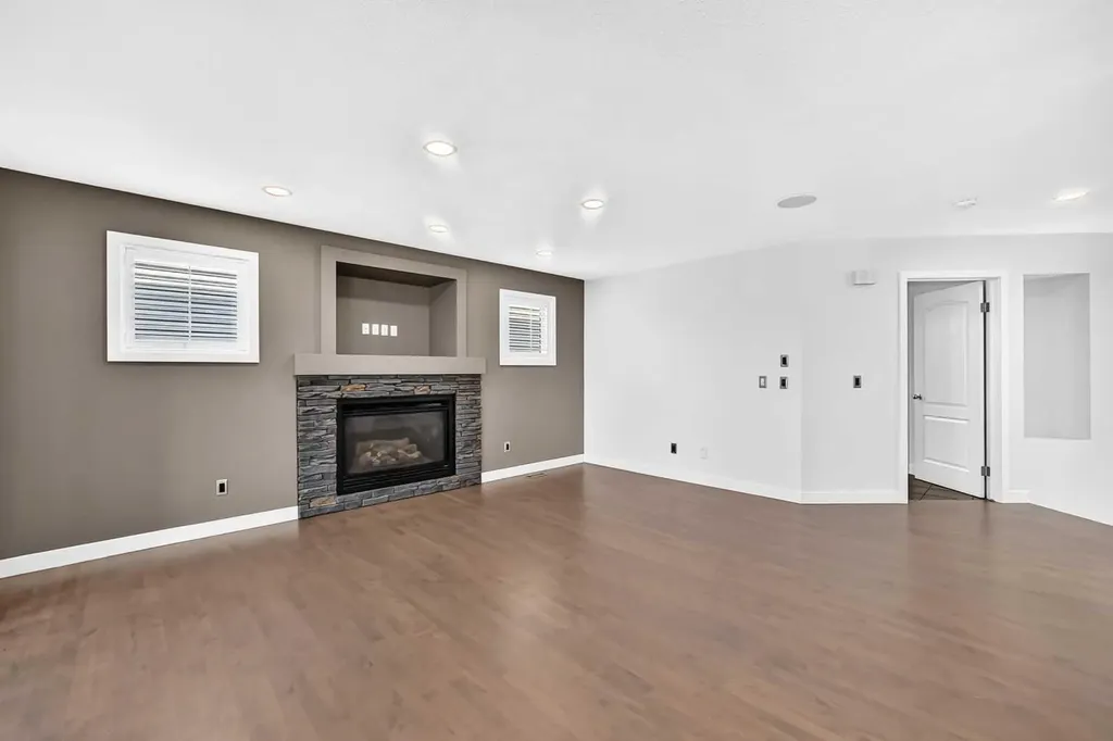 98 Panamount Villas NW Calgary AB T3K 0A4