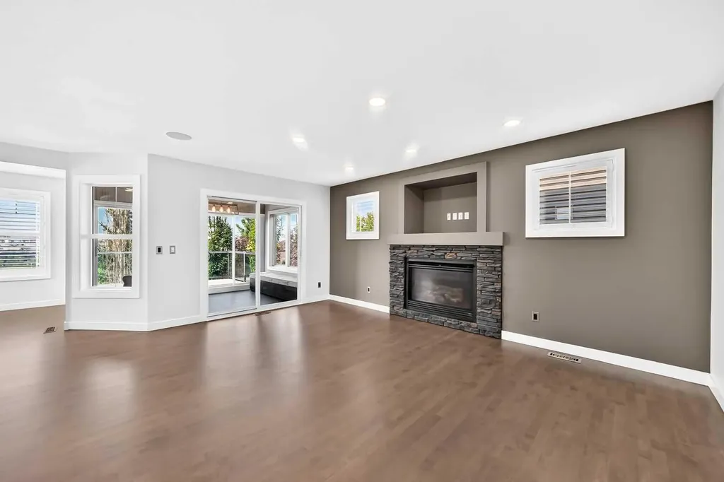 98 Panamount Villas NW Calgary AB T3K 0A4
