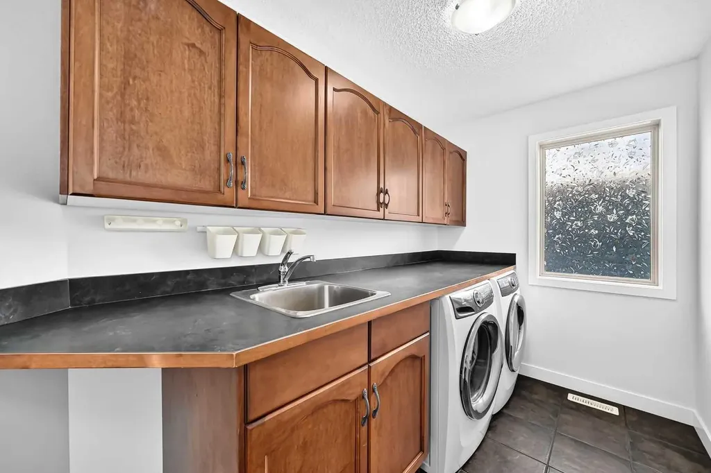 98 Panamount Villas NW Calgary AB T3K 0A4