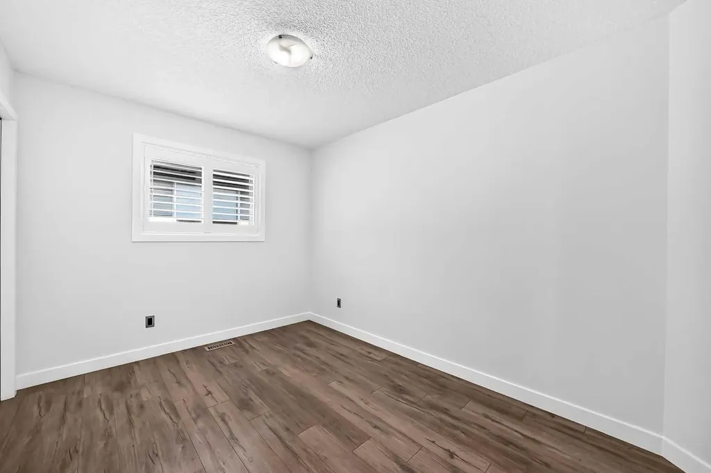 98 Panamount Villas NW Calgary AB T3K 0A4