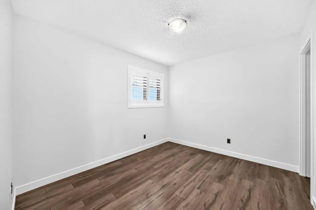 98 Panamount Villas NW Calgary AB T3K 0A4