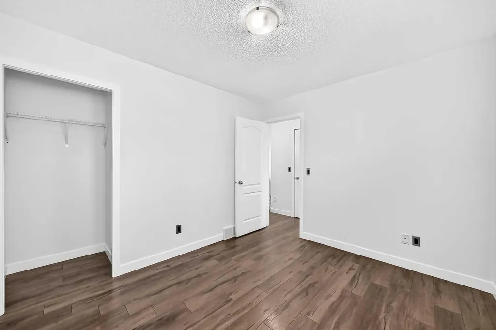98 Panamount Villas NW Calgary AB T3K 0A4