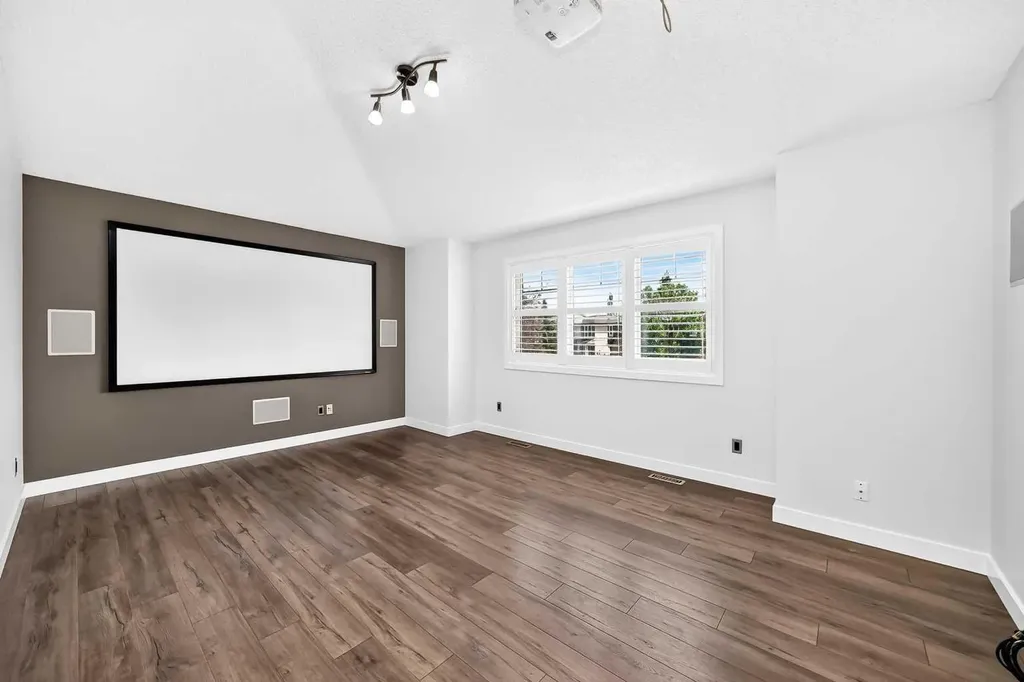 98 Panamount Villas NW Calgary AB T3K 0A4