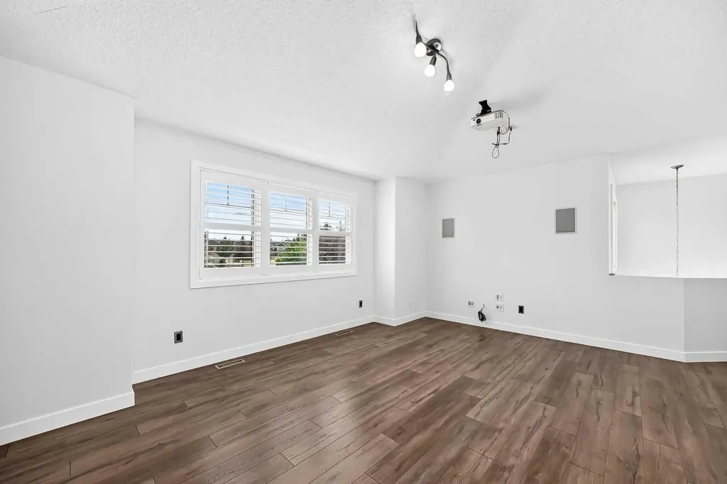 98 Panamount Villas NW Calgary AB T3K 0A4