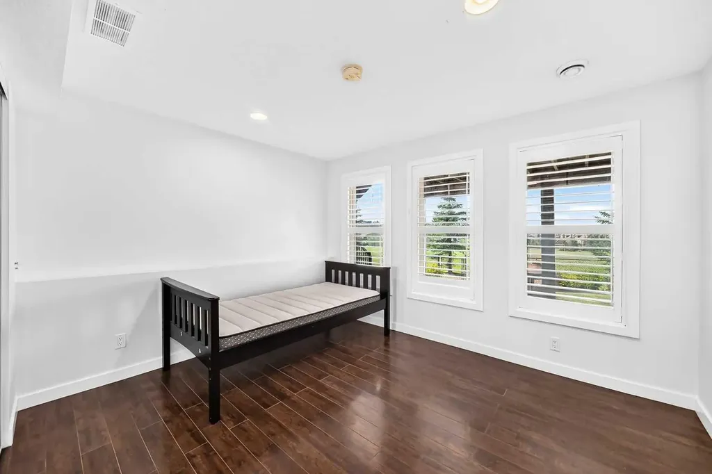 98 Panamount Villas NW Calgary AB T3K 0A4