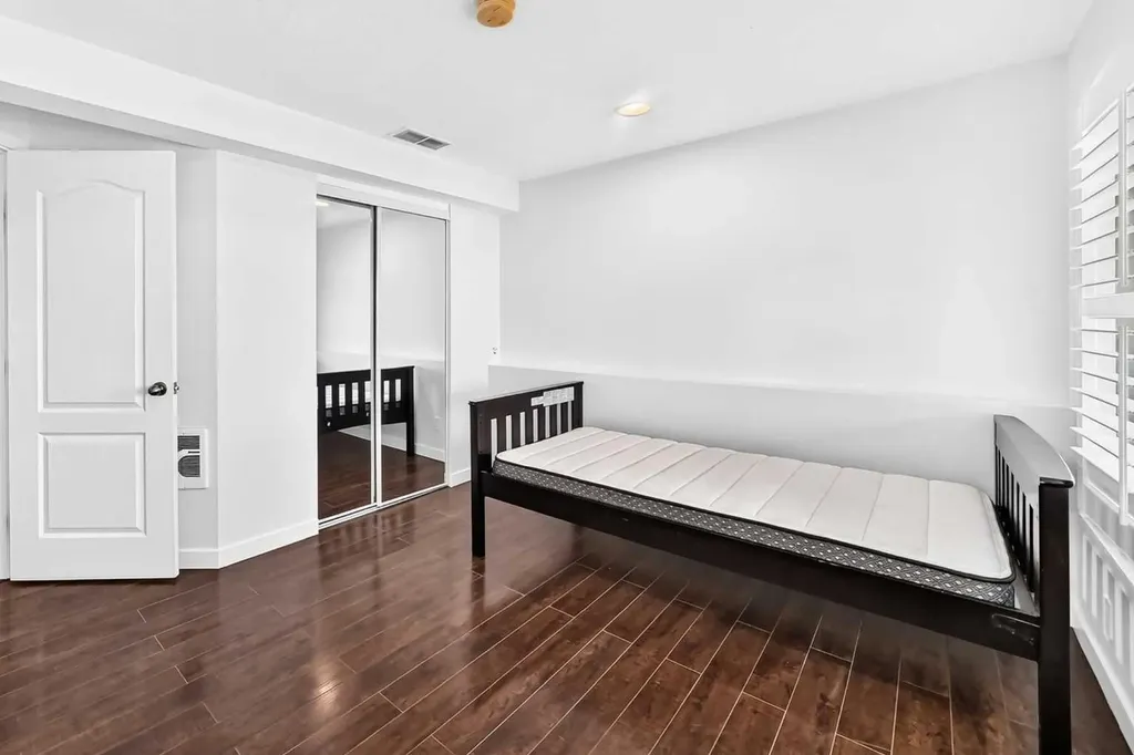 98 Panamount Villas NW Calgary AB T3K 0A4