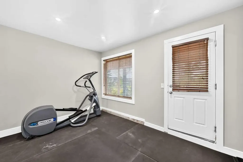 98 Panamount Villas NW Calgary AB T3K 0A4