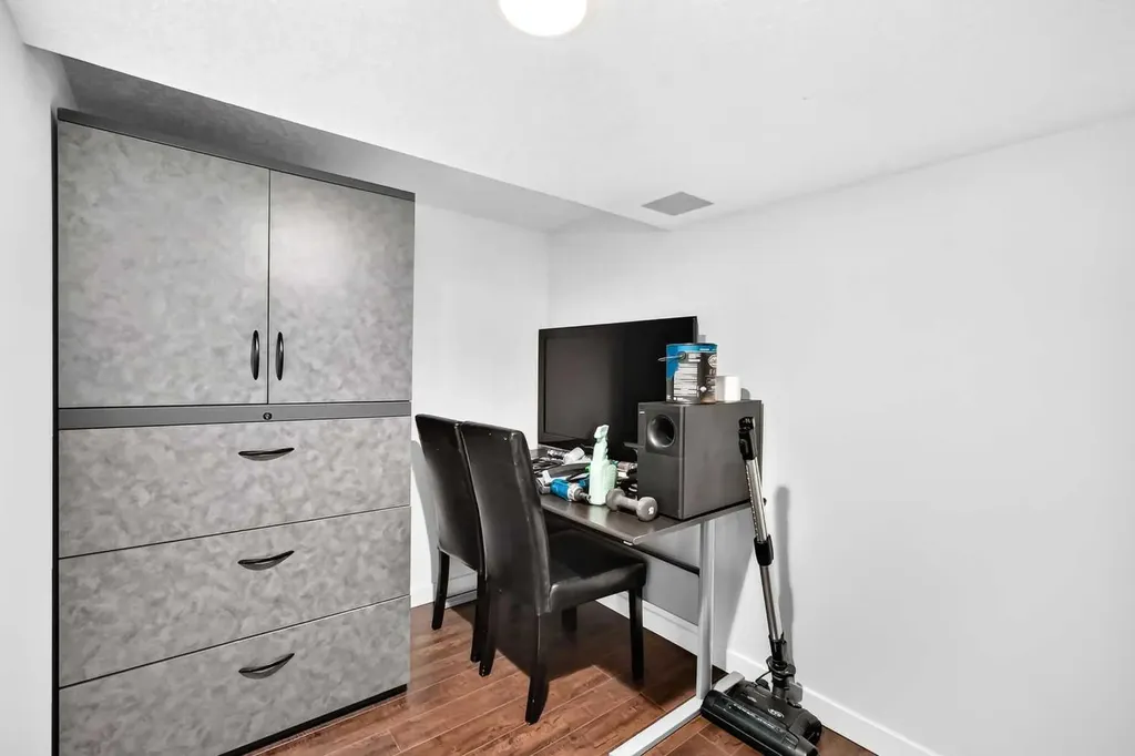 98 Panamount Villas NW Calgary AB T3K 0A4