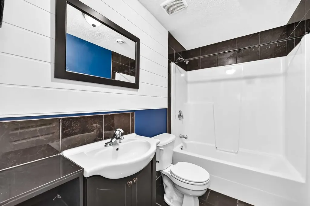 98 Panamount Villas NW Calgary AB T3K 0A4