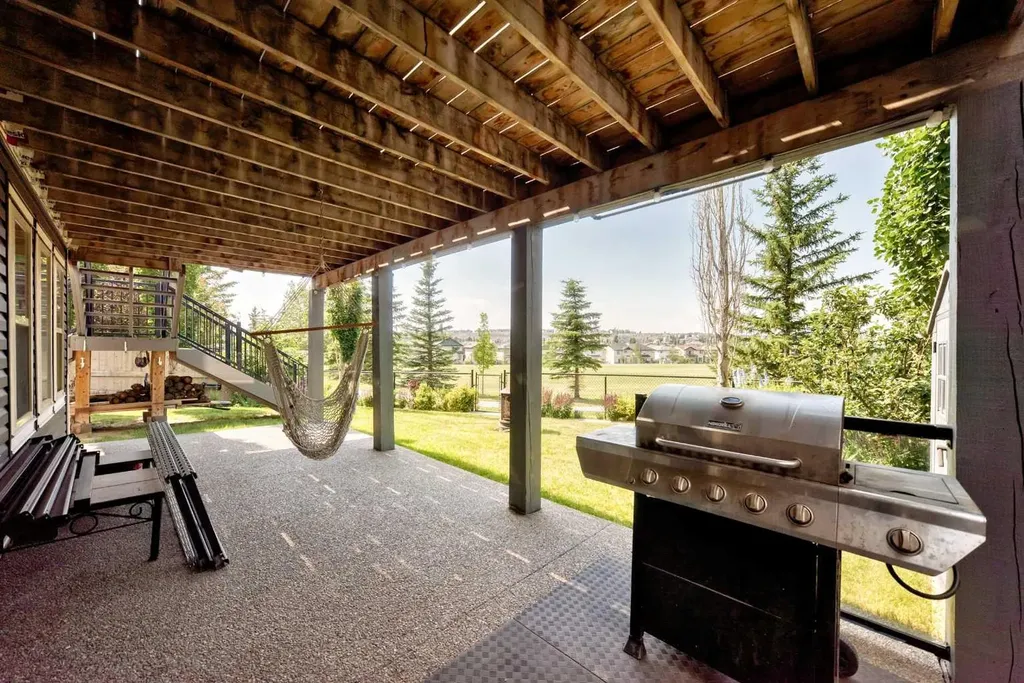 98 Panamount Villas NW Calgary AB T3K 0A4