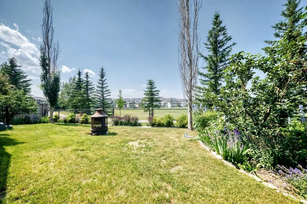 98 Panamount Villas NW Calgary AB T3K 0A4