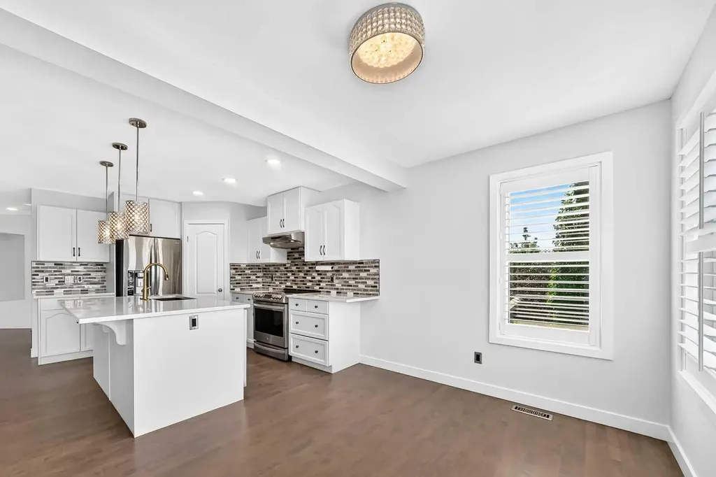 98 Panamount Villas NW Calgary AB T3K 0A4