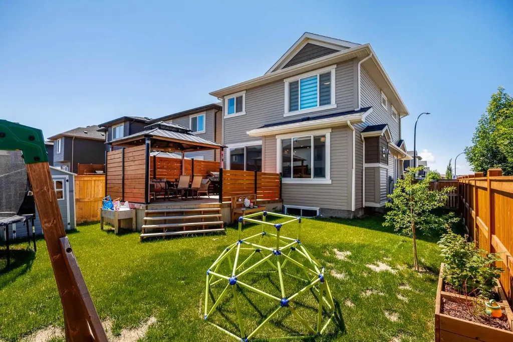 225 Buckskin Way Cochrane AB T4C 2R7