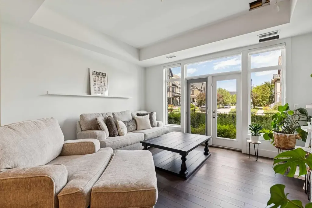 23 Burma Star Road SW Calgary AB T3E 7Y9
