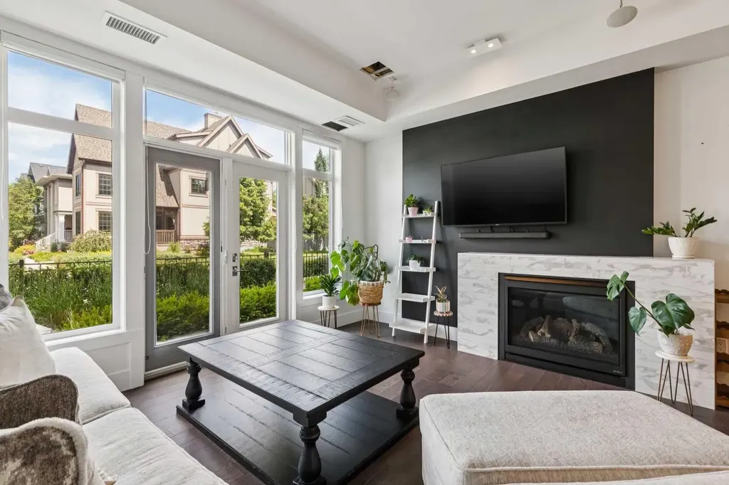23 Burma Star Road SW Calgary AB T3E 7Y9