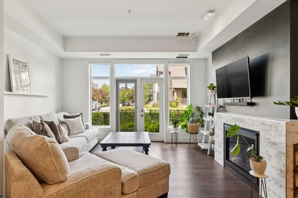23 Burma Star Road SW Calgary AB T3E 7Y9