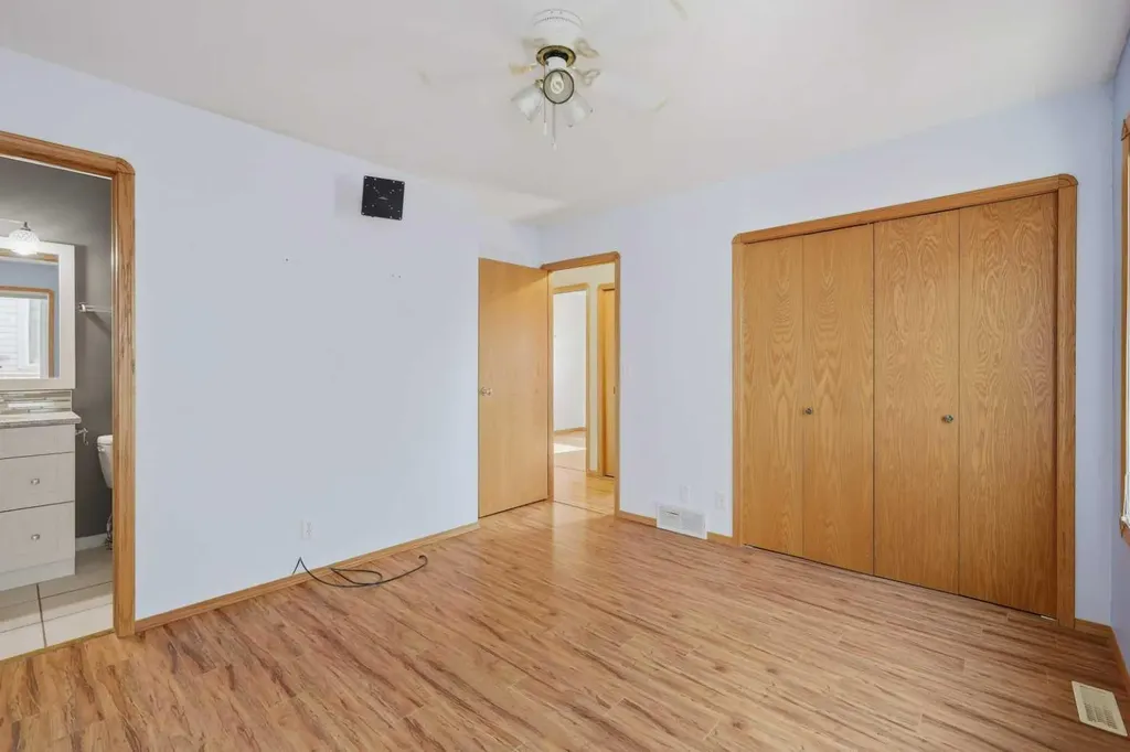 31 Palmer Close Sylvan Lake AB T4S 1K3