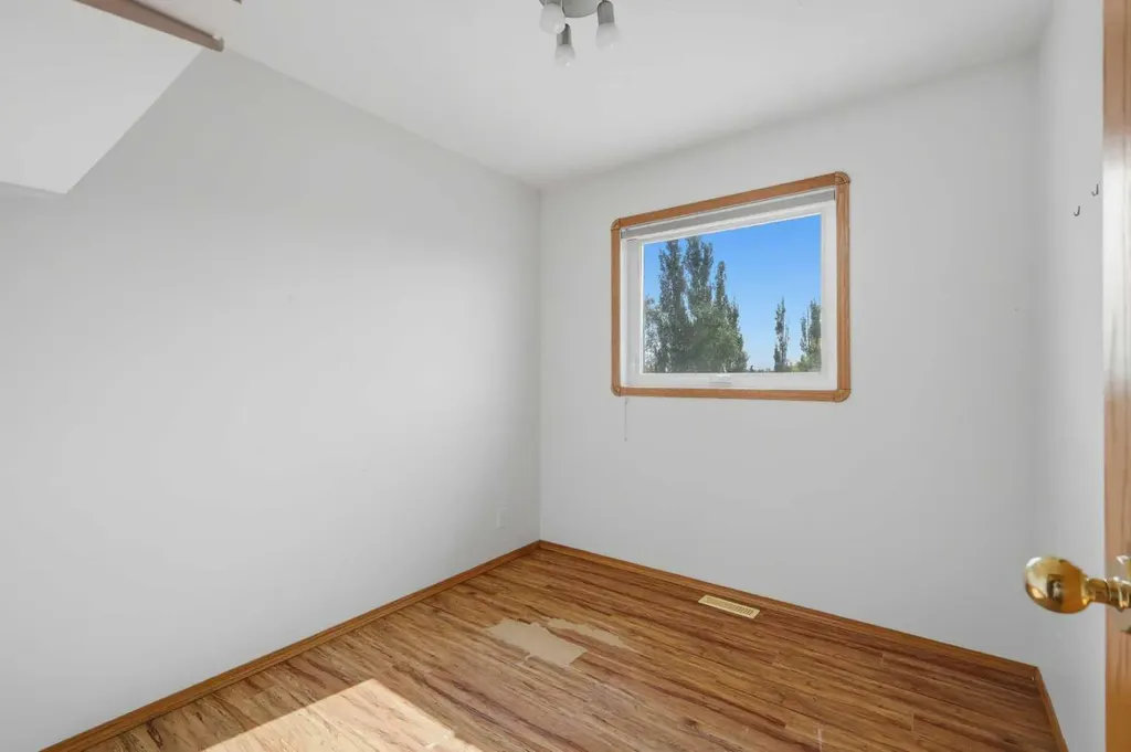 31 Palmer Close Sylvan Lake AB T4S 1K3