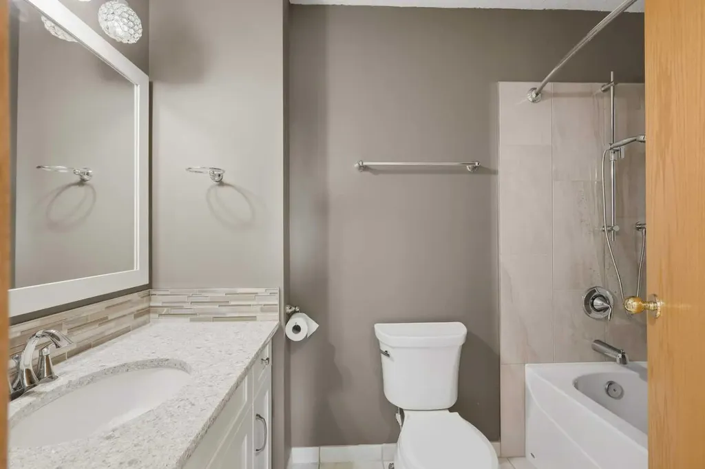 31 Palmer Close Sylvan Lake AB T4S 1K3
