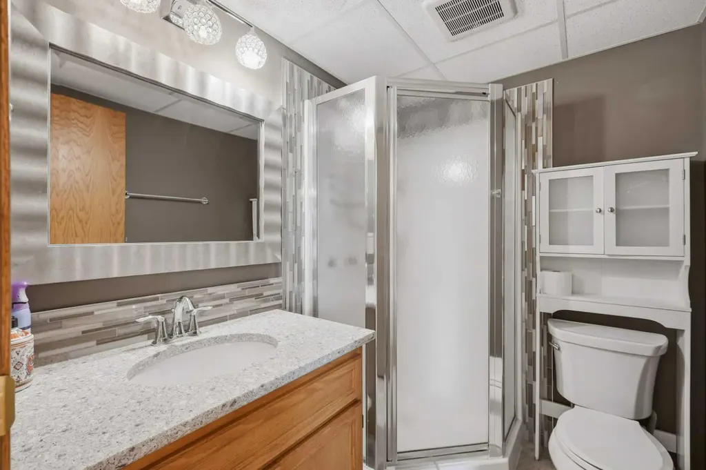 31 Palmer Close Sylvan Lake AB T4S 1K3