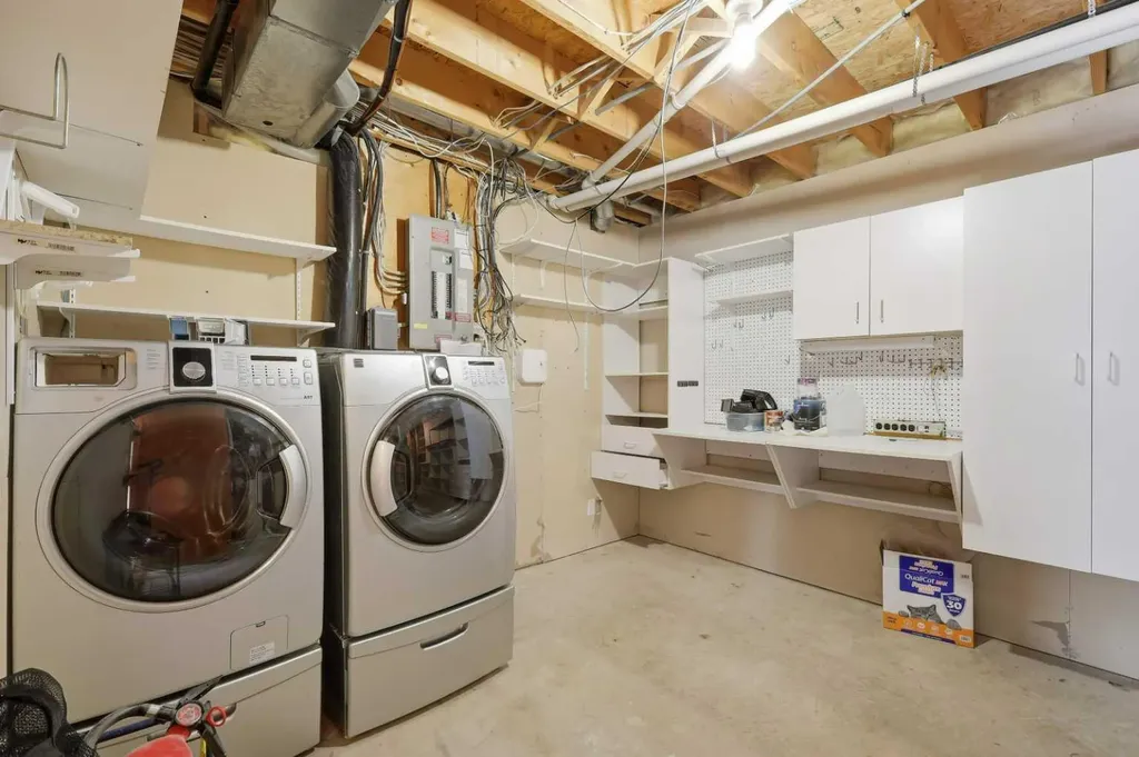 31 Palmer Close Sylvan Lake AB T4S 1K3