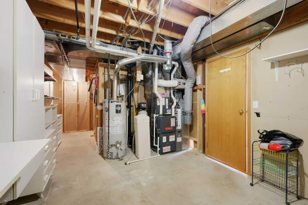 31 Palmer Close Sylvan Lake AB T4S 1K3