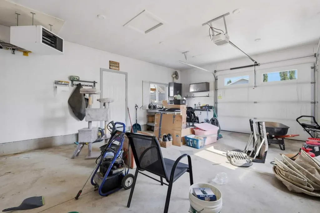31 Palmer Close Sylvan Lake AB T4S 1K3