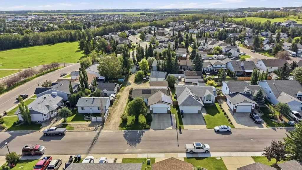 31 Palmer Close Sylvan Lake AB T4S 1K3