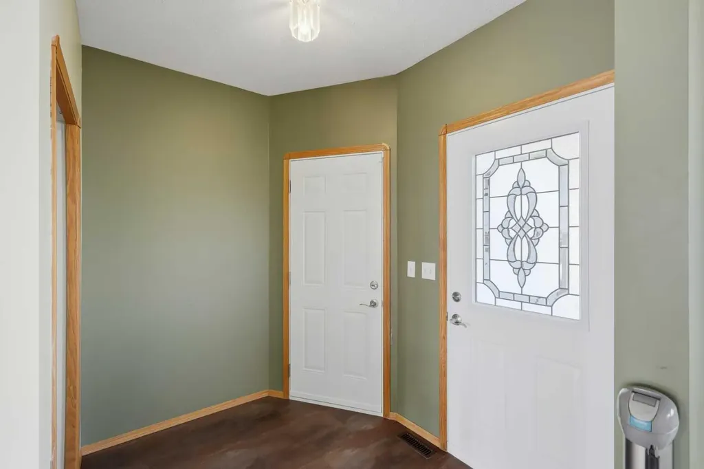31 Palmer Close Sylvan Lake AB T4S 1K3