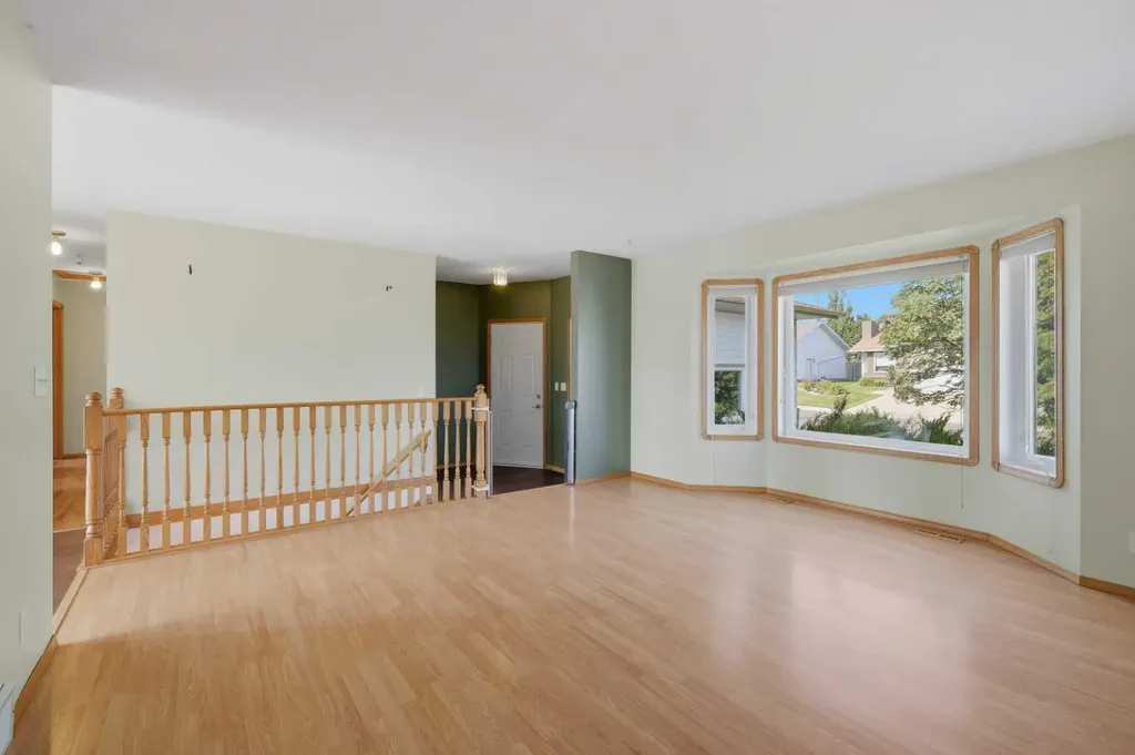 31 Palmer Close Sylvan Lake AB T4S 1K3