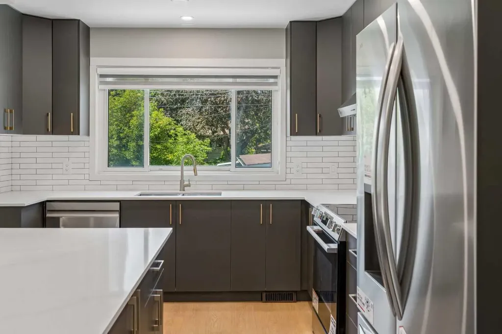 4319 19 Street NW Calgary AB T2L 2B8