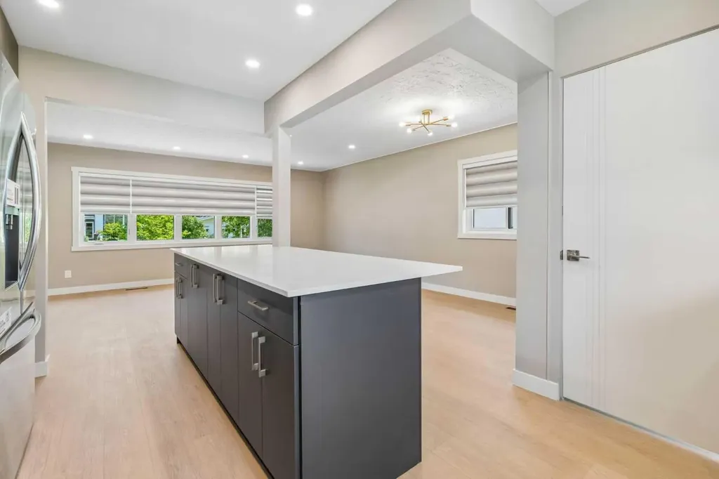 4319 19 Street NW Calgary AB T2L 2B8