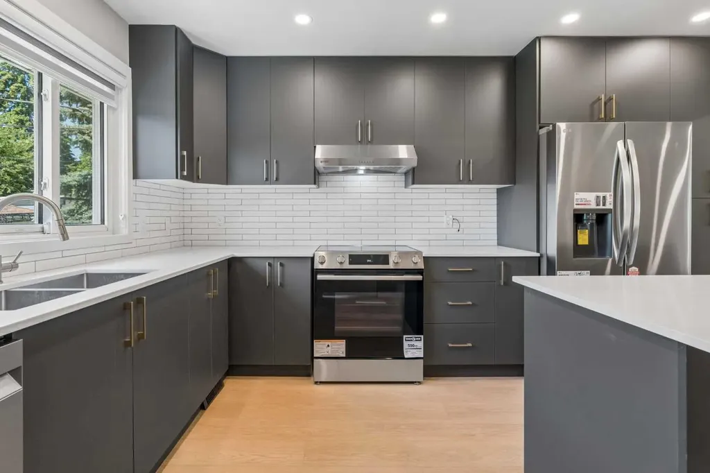 4319 19 Street NW Calgary AB T2L 2B8