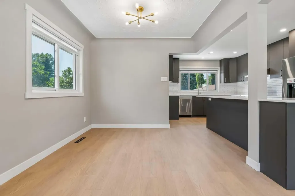 4319 19 Street NW Calgary AB T2L 2B8