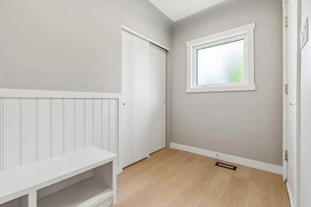 4319 19 Street NW Calgary AB T2L 2B8