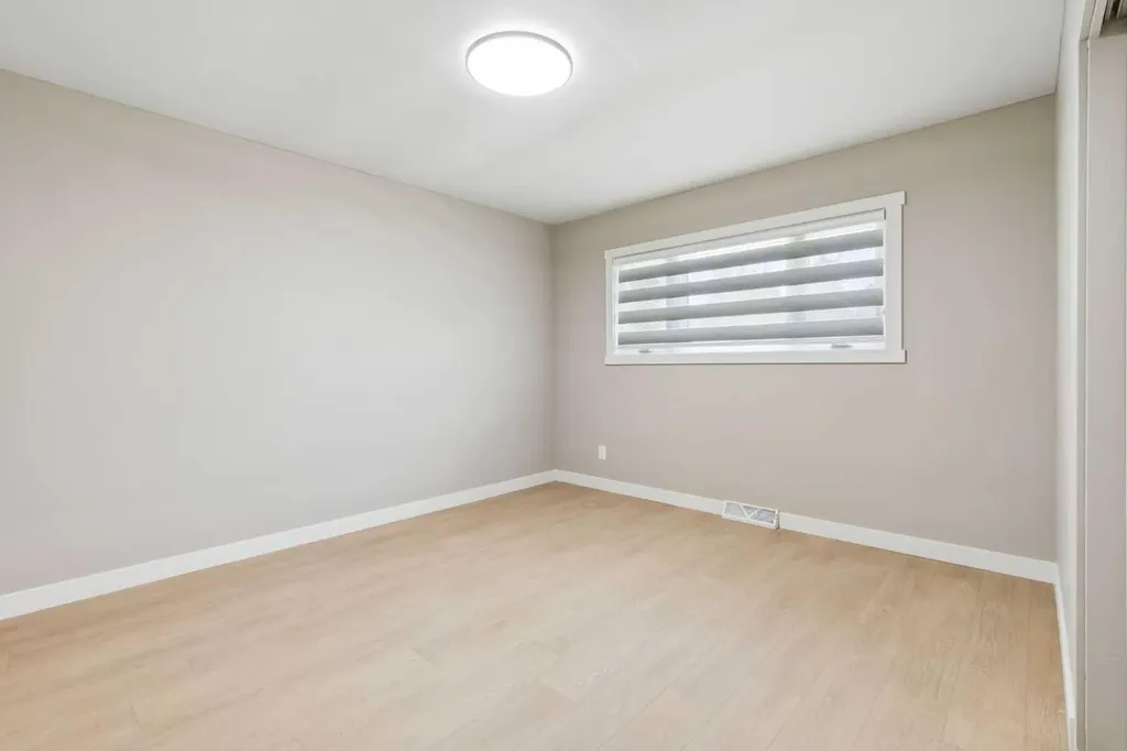 4319 19 Street NW Calgary AB T2L 2B8