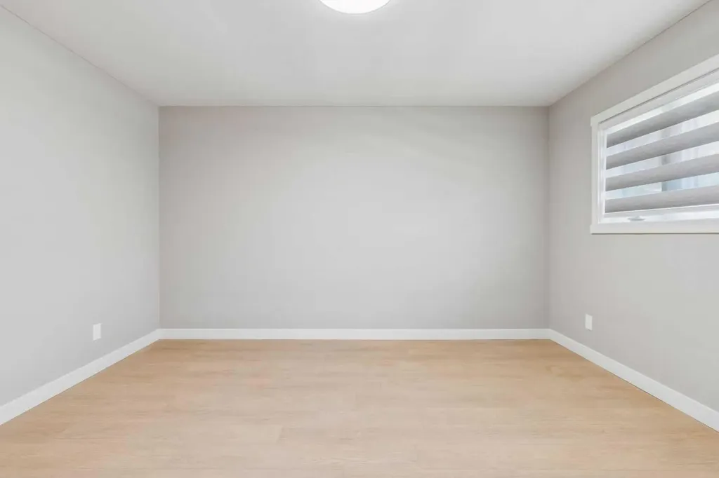 4319 19 Street NW Calgary AB T2L 2B8