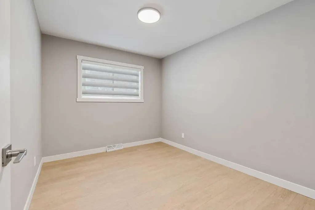 4319 19 Street NW Calgary AB T2L 2B8