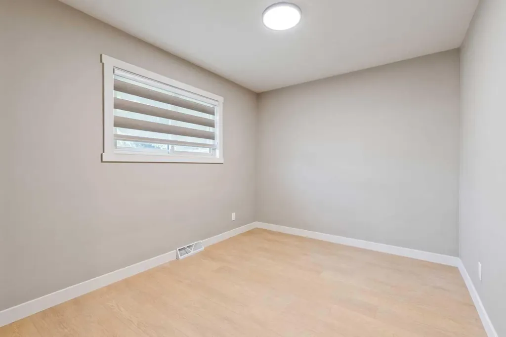 4319 19 Street NW Calgary AB T2L 2B8